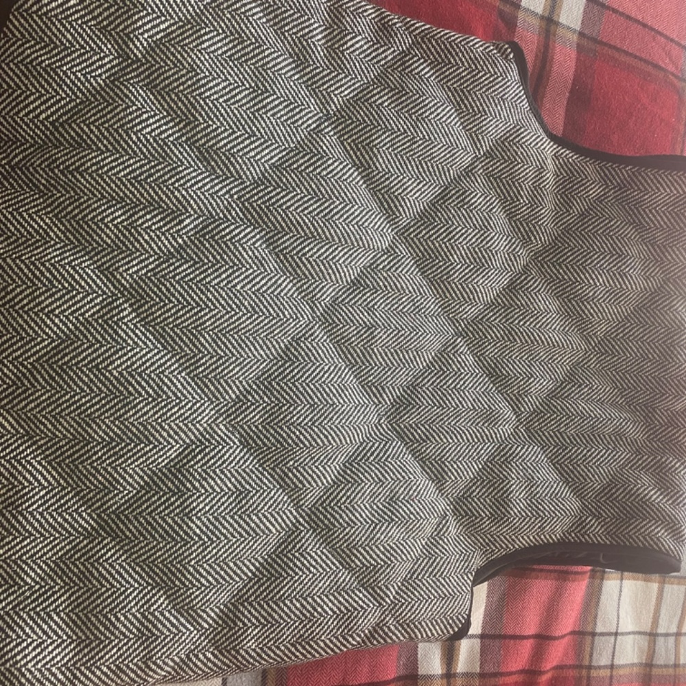 Vest - Picture 4 of 4